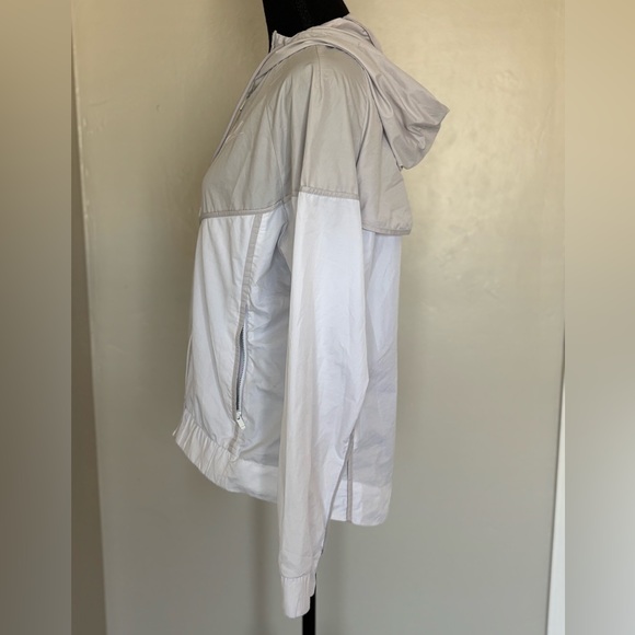 Nike Windrunner Windbreaker Women's M White Gray Hooded Jacket Vented Sportswear - Picture 2 of 8